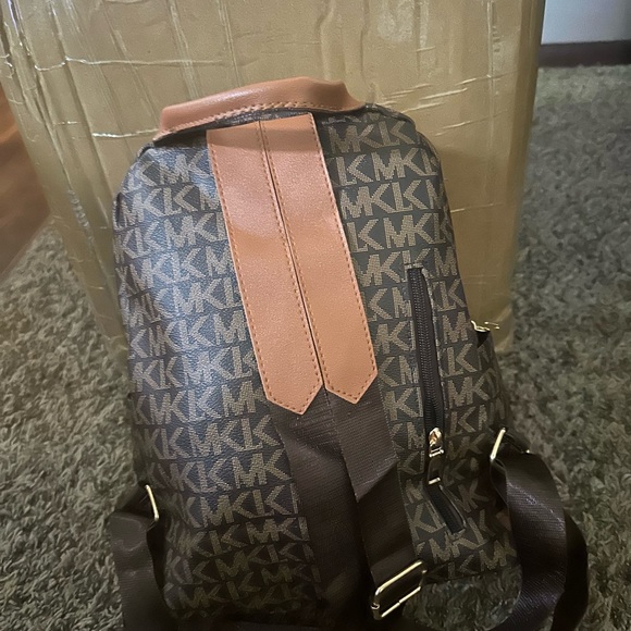 Backpack - Picture 3 of 7